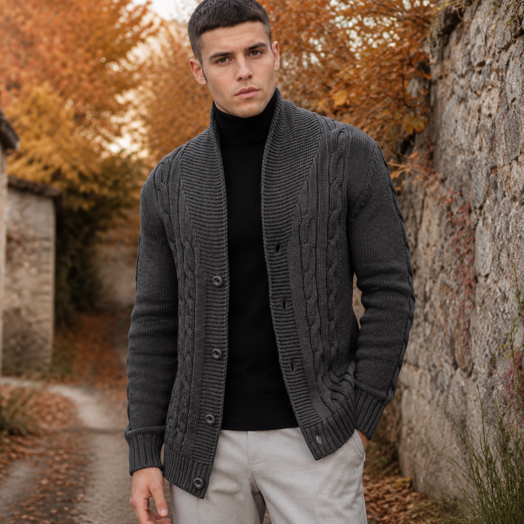 Cardigan uomo grigio scuro con maglia a trecce, polsini a coste e dolcevita nero
