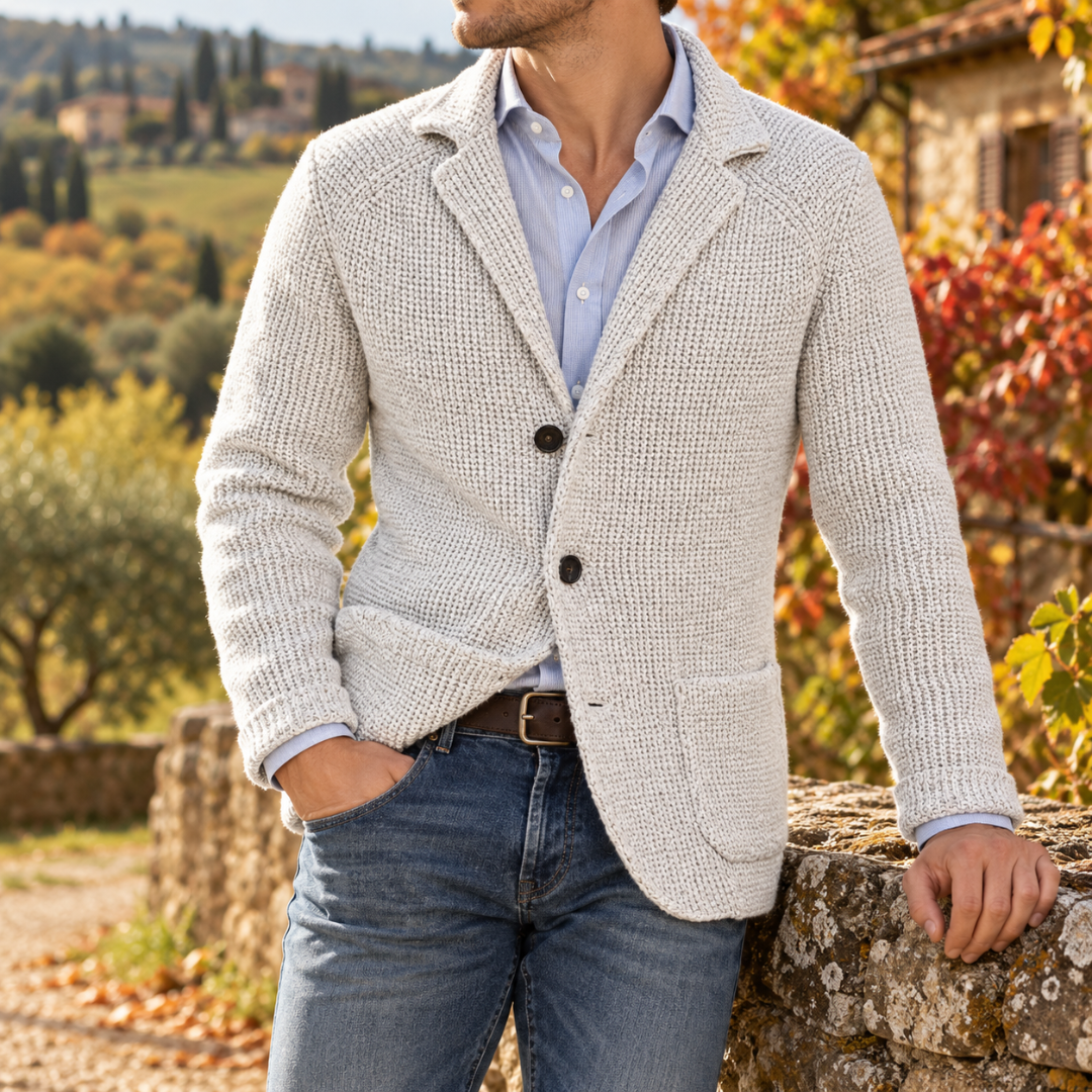 Cardigan uomo bianco in maglia a coste con revers e bottoni scuri