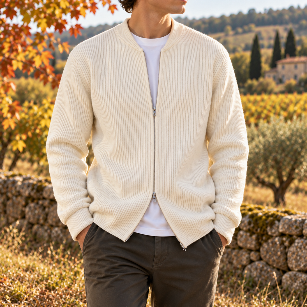 Cardigan uomo bianco in maglia a coste con zip centrale aperta e collo basso