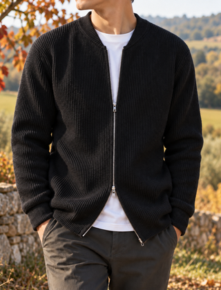 Cardigan uomo nero in maglia a coste con zip argentata e polsini a costine