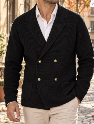 Cardigan uomo nero in maglia doppiopetto con collo a revers e bottoni