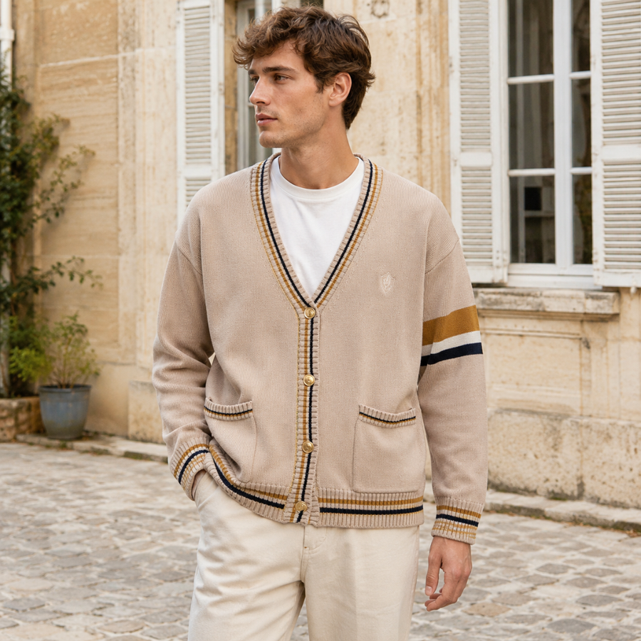 Cardigan uomo beige con scollo a V, bottoni e bordi a righe a contrasto
