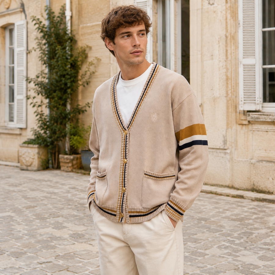 Cardigan beige uomo con banda a righe sulla manica e due tasche davanti