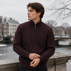 Cardigan uomo rosso con collo alto a coste e maglia lavorata a rilievo