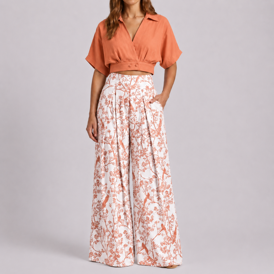Completo donna arancione con crop top e pantaloni palazzo a stampa di uccellini, vista frontale