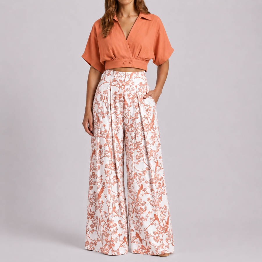Completo donna arancione con crop top e pantaloni palazzo a stampa di uccellini, vista frontale