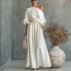 Completo donna bianco con top a spalla scoperta e pantaloni ampi con vita arricciata