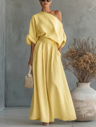 Completo donna giallo chiaro con maniche arrotolate e pantaloni ampi dalla caduta morbida