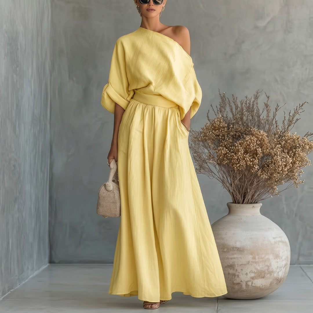 Completo donna giallo chiaro con maniche arrotolate e pantaloni ampi dalla caduta morbida