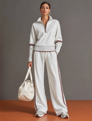 Completo donna bianco in maglia con mezza zip e pantaloni larghi a righe