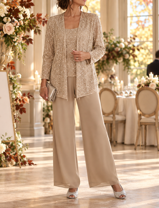 Completo kaki con giacca traforata a paillettes e pantaloni a gamba larga
