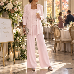 Completo rosa chiaro tre pezzi con giacca aperta e top scollo quadrato