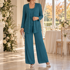 Completo verde pavone con giacca traforata e pantaloni fluidi da cerimonia