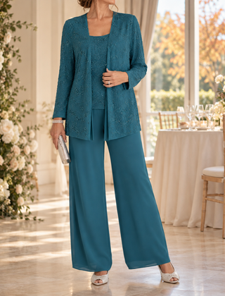 Completo verde pavone con giacca traforata e pantaloni fluidi da cerimonia