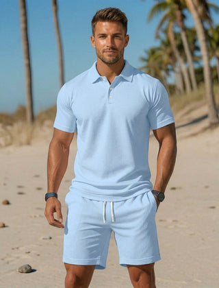 Completo uomo celeste con polo abbottonata e shorts con cordoncino bianco