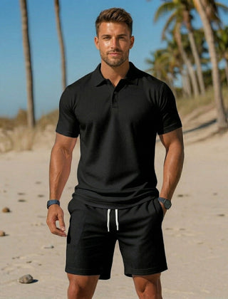 Completo uomo nero con polo manica corta e shorts con cordoncino bianco a contrasto
