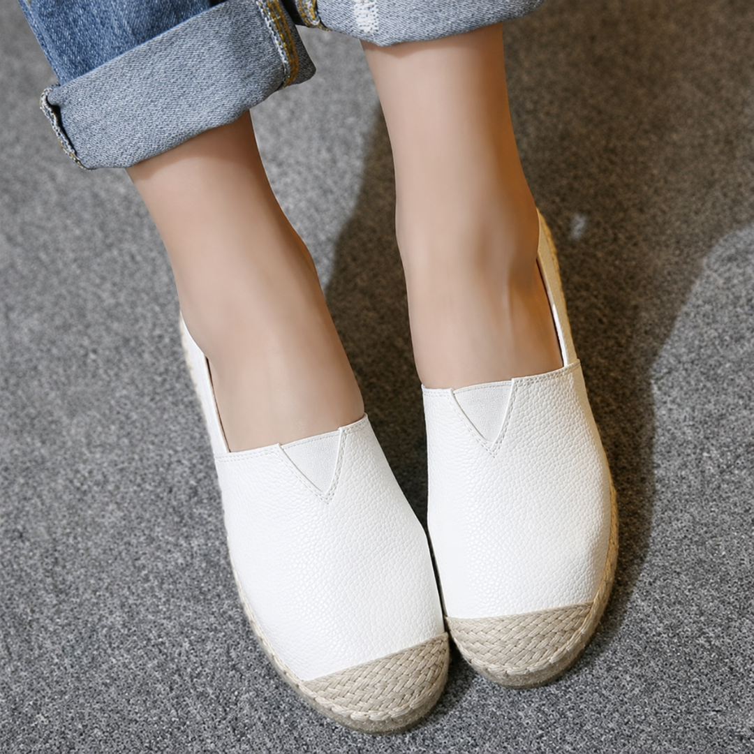 Espadrillas donna bianche slip on con punta intrecciata e inserto a V centrale