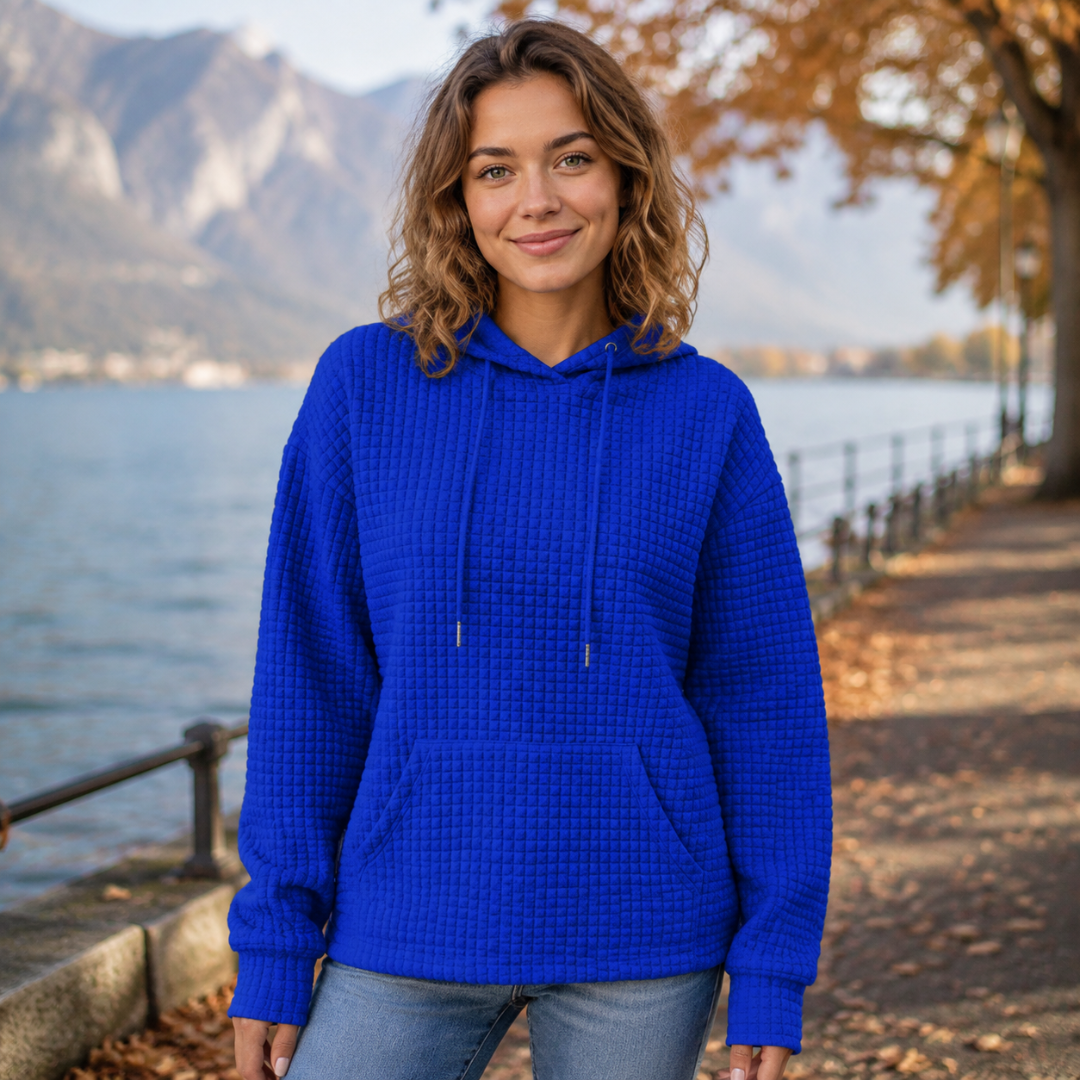 Felpa blu royal con cappuccio, tasca a marsupio e superficie in rilievo
