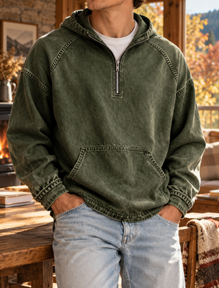 Felpa con cappuccio uomo verde oliva delavata con cuciture raglan in rilievo