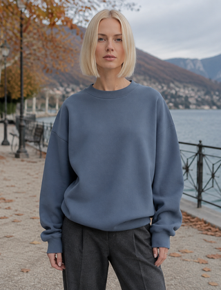 Felpa donna blu girocollo con spalle scese e polsini a coste