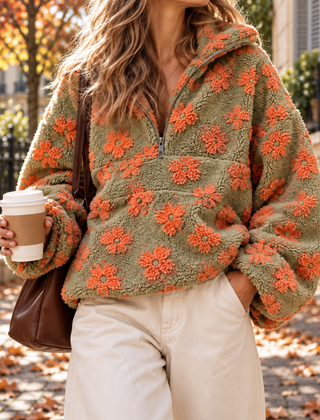Felpa donna verde con fiori arancioni in rilievo e mezza zip aperta