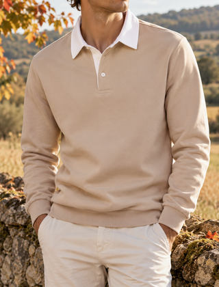 Felpa uomo beige con collo polo bianco, bottoni e fondo a coste