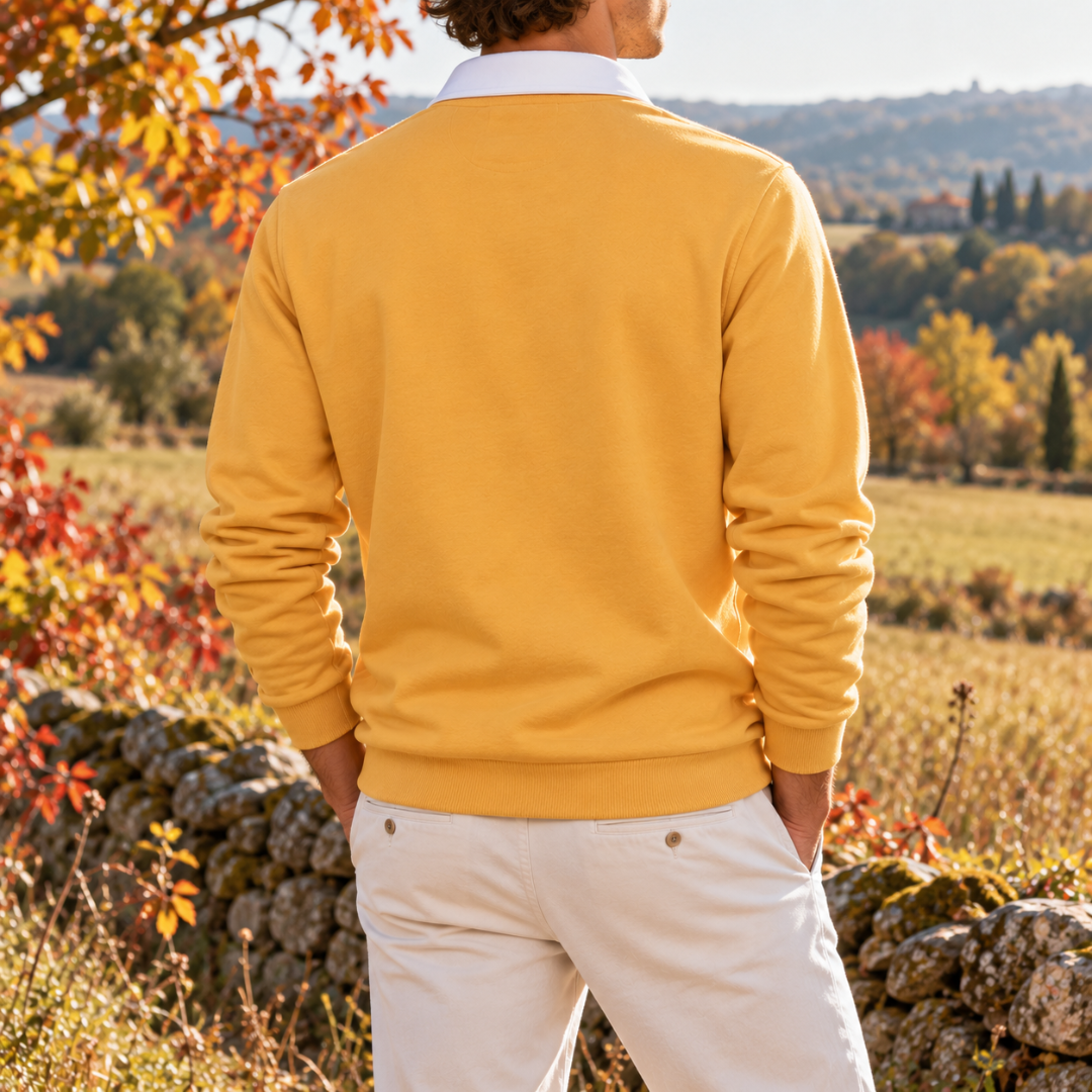 Retro della felpa uomo gialla con fondo a coste e collo polo bianco