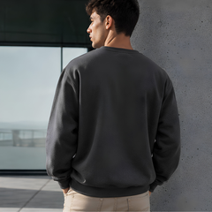 Retro della felpa uomo grigio scuro con fondo a coste e spalle morbide