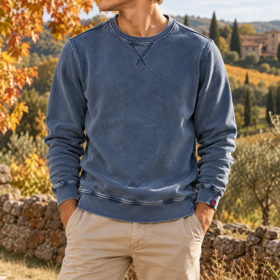 Felpa uomo blu a girocollo con dettaglio a V sullo scollo, vista frontale