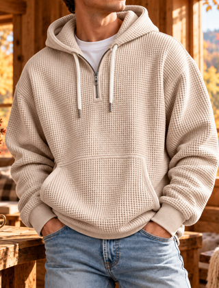 Felpa uomo beige con cappuccio, mezza zip e tasca a marsupio sul davanti