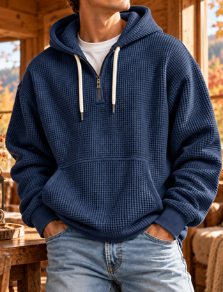 Felpa uomo blu navy con cappuccio, mezza zip e tasca a marsupio