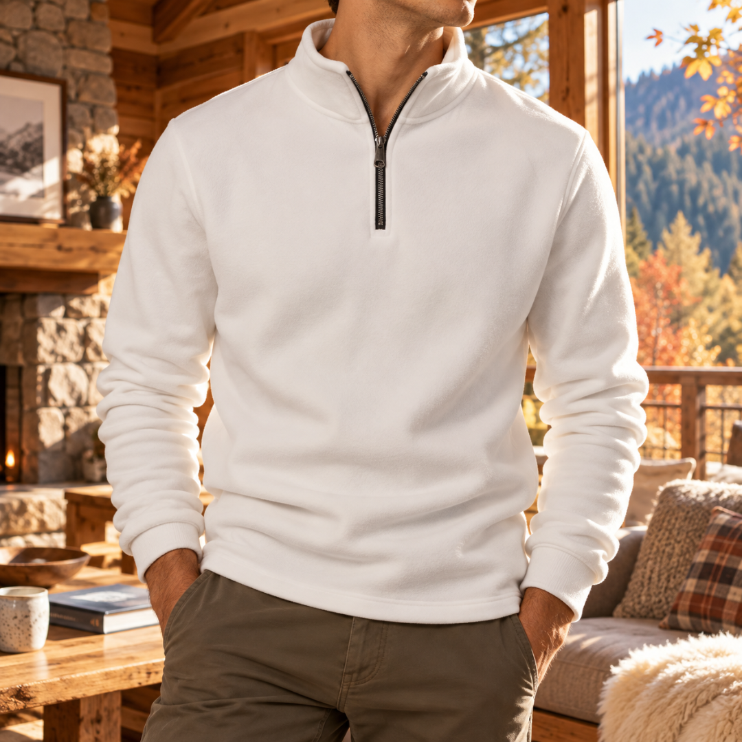 Felpa uomo bianca con mezza zip scura e collo alto, maniche lunghe