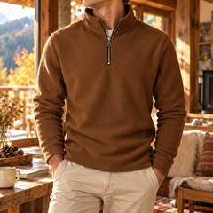 Felpa uomo marrone con mezza zip e collo alto, maniche lunghe