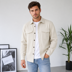 Giacca camicia uomo albicocca chiaro con bottoni scuri e due tasche sul petto