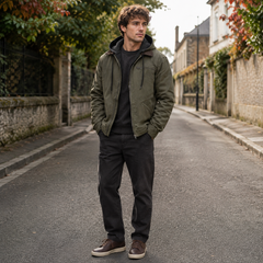 Giacca uomo verde militare con cappuccio e collo a contrasto marrone