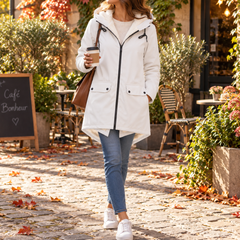 Giacca donna bianca con cappuccio effetto montone e zip nera a contrasto