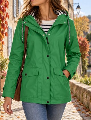 Giacca donna verde brillante con cappuccio e interno a righe in evidenza