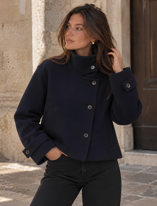 Giacca corta donna blu scuro con bottoni asimmetrici e maniche lunghe