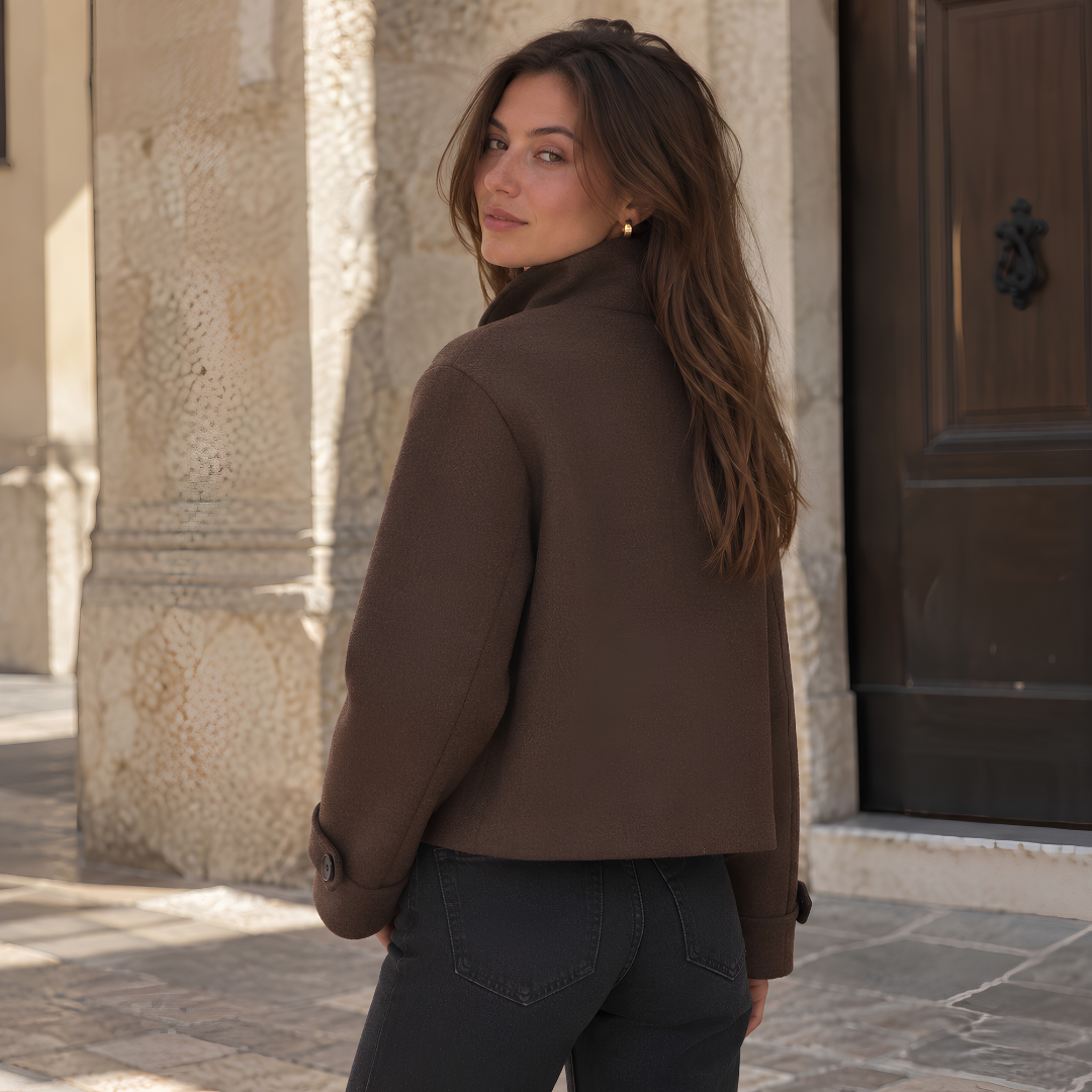 Retro della giacca corta donna marrone scuro con spalle scese e collo alto