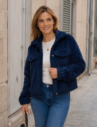 Giacca corta blu navy con lavorazione a trecce, bottoni e polsini arricciati