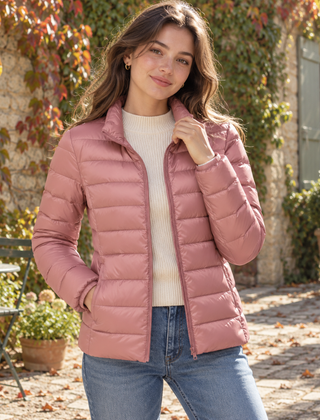 Giacca donna trapuntata color oro rosa con collo alto sollevato e zip frontale