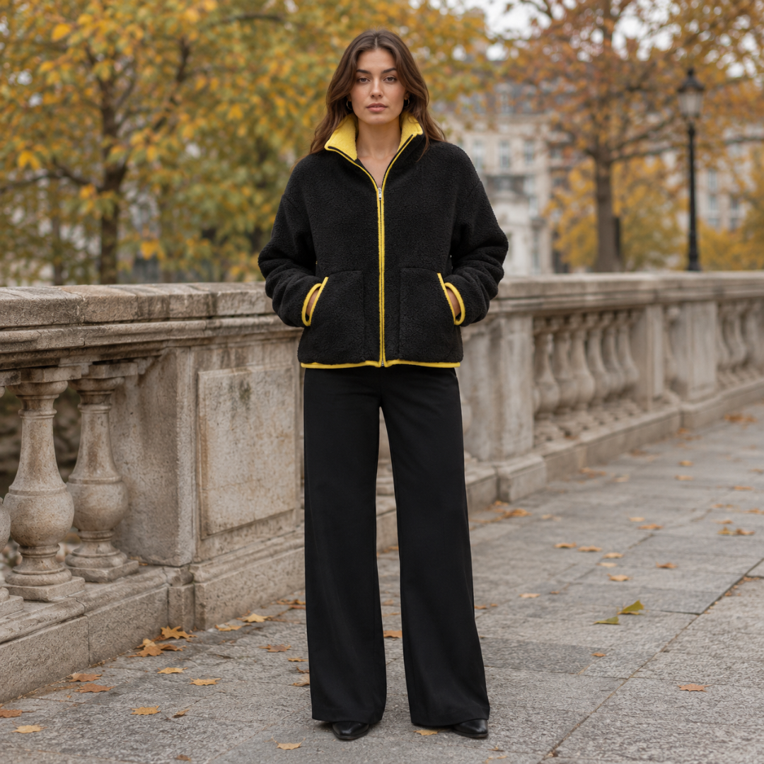 Giacca donna nera effetto teddy con zip e interno del collo giallo a contrasto