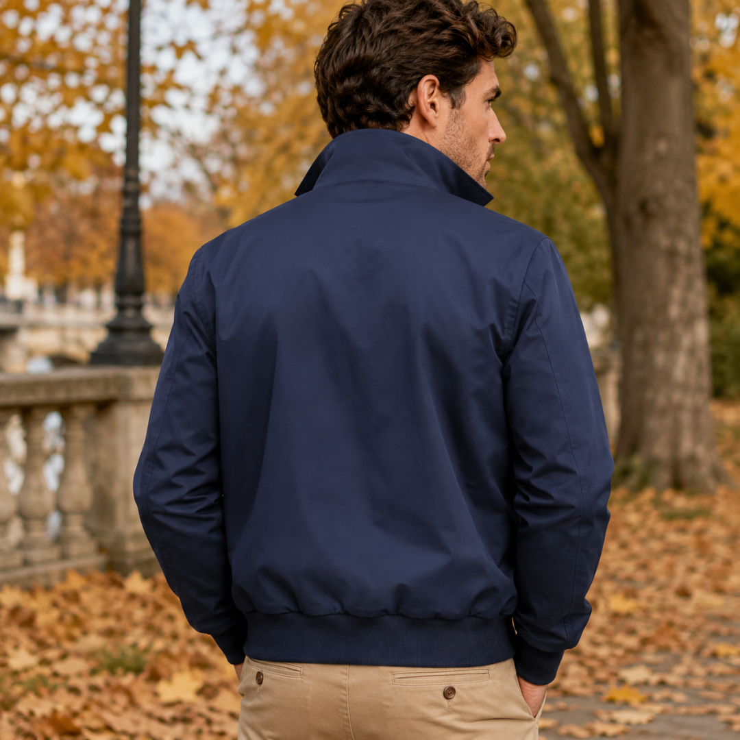 Vista posteriore della giacca Harrington blu navy con fondo elastico a coste