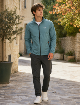 Giacca uomo blu nebbia con collo alto, zip centrale e due tasche laterali