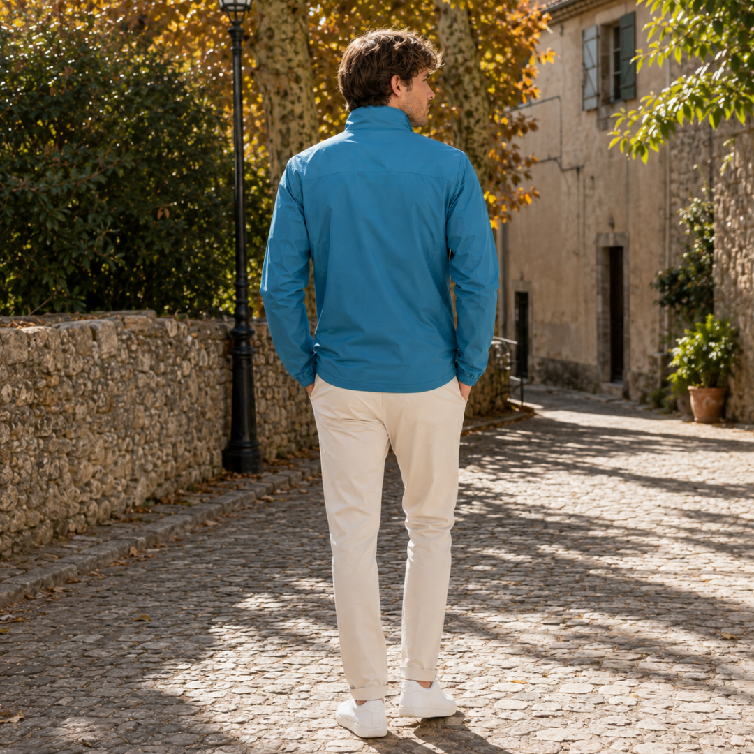 Retro della giacca uomo blu petrolio con cucitura orizzontale sulle spalle e collo alto