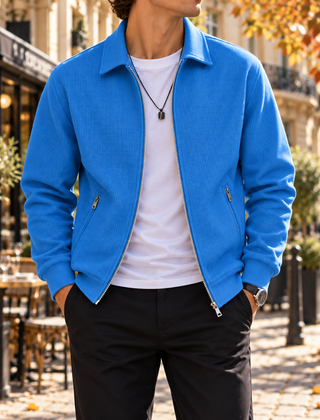 Giacca uomo blu con zip aperta, colletto a camicia e tasche con cerniera