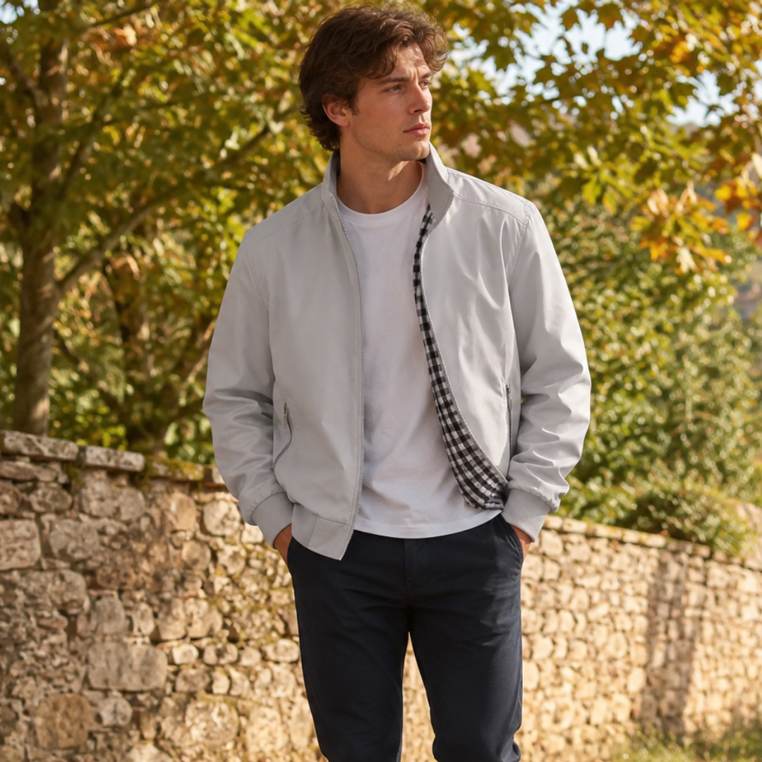 Giacca Harrington uomo grigio chiaro aperta con interno a quadri bianchi e neri