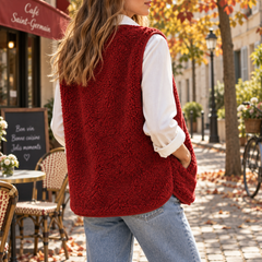 Vista posteriore del gilet donna rosso smanicato con superficie riccioluta e orlo curvo