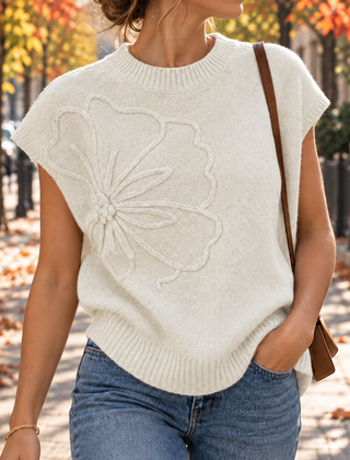 Gilet bianco in maglia con fiore in rilievo e girocollo a coste