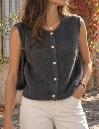 Gilet donna grigio scuro in maglia con abbottonatura frontale e girocollo